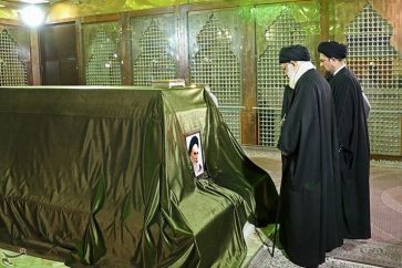 Leader visiting Imam Khomeini's Mausoleum