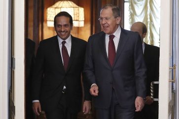 Qatari Foreign Minister Sheikh Mohammed bin Abdulrahman Al-Thani (L) and Russian Foreign Minister Sergei Lavrov (R)