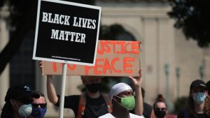 Les manifestants aux Etats Unis réclament justice et l'interpellation des agents impliqués
