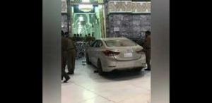 Un Saoudien a foncé en voiture sur la grande mosquée de La Mecque et heurté l'une des entrées de ce site le plus sacré de l'islam
