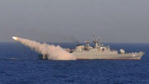 Exercice militaire de tests de missiles à courte portée dans le golfe d'Oman