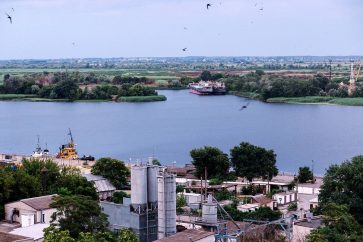 KHERSON, UKRAINE - JULY 10, 2022: A view of the Dnieper River. The Russian Armed Forces are carrying out a special military operation in Ukraine in response to requests from the leaders of the Donetsk People's Republic and Lugansk People's Republic for help. Sergei Bobylev/TASS”краина. ’ерсон. ¬ид на берег ƒнепра. ¬ ответ на обращение руководителей республик ƒонбасса с просьбой о помощи ¬ооруженные силы –‘ провод€т специальную военную операцию на ”краине. —ергей Ѕобылев/“ј——