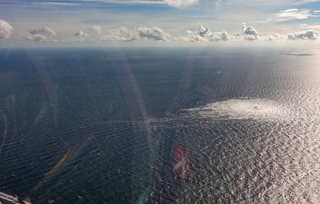 epa10209594 A handout photo taken from a Danish F-16 jet on 27 September 2022 and made available by the Danish Defence Command shows a gas leak of the Nord Stream 2 pipeline off Bornholm, Denmark, Baltic Sea. The Danish energy agency confirmed 27 September 2022 three gas leaks on the Nord Stream 1 and 2 pipelines.  EPA-EFE/Danish Defence Command / HANDOUT  HANDOUT EDITORIAL USE ONLY/NO SALES