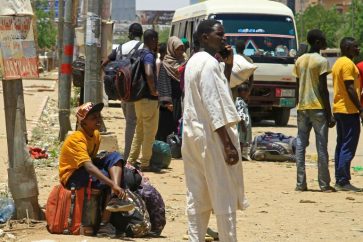 Sudanese citizens fleeing clashes